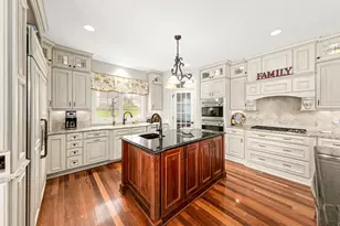 W210N5415 Carters Crossing Cir, Menomonee Falls, WI 53051 - Photo 16