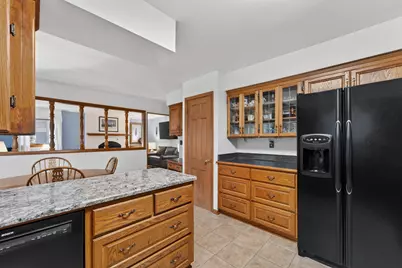 12613 N Jonquil Ct, Mequon, WI 53092 - Photo 8