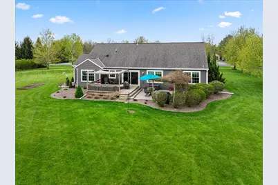 1990  Hummingbird Dr, Jackson, WI 53037 - Photo 36