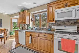 625 S Stonehedge Dr, Brookfield, WI 53045 - Photo 14