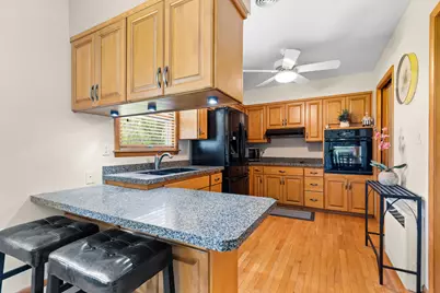 N68W15321  Prudence Dr, Menomonee Falls, WI 53051 - Photo 12