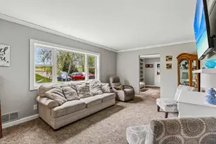 5530 Beaver Dam Rd, Wayne, WI 53090 - Photo 6