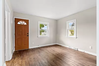 3779 S Pennsylvania Ave, Saint Francis, WI 53235 - Photo 6