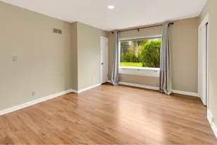 6732 N Holly Ct, Fox Point, WI 53217 - Photo 14