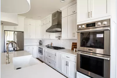 7852 W Preserve Pkwy, Mequon, WI 53097 - Photo 6