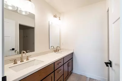 7852 W Preserve Pkwy, Mequon, WI 53097 - Photo 14