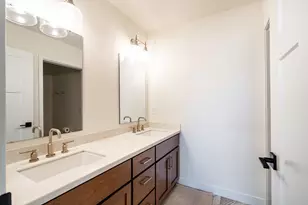 7852 W Preserve Parkway, Mequon, WI 53097 - Photo 14