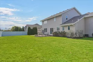5800 Eagle Point Dr, Racine, WI 53406 - Photo 40