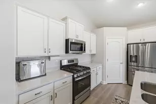 2046 E Omaha Dr, Grafton, WI 53024 - Photo 6