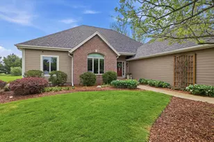 W280N8120 Black Diamond Ct, Merton, WI 53029 - Photo 2