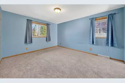 914  Hawthorne Dr, Howards Grove, WI 53083 - Photo 18