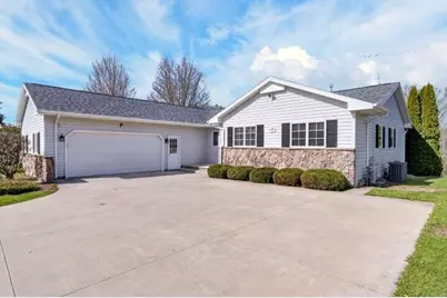 914  Hawthorne Dr, Howards Grove, WI 53083 - Photo 42