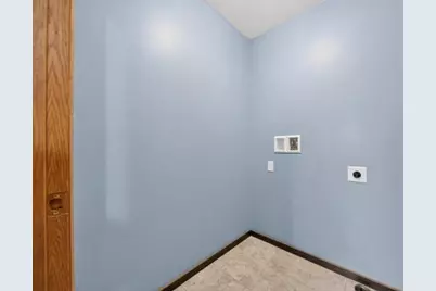 914  Hawthorne Dr, Howards Grove, WI 53083 - Photo 24