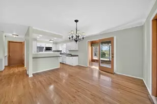 914 Hawthorne Dr, Howards Grove, WI 53083 - Photo 8