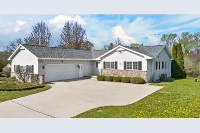 914  Hawthorne Dr, Howards Grove, WI 53083 - Photo 1