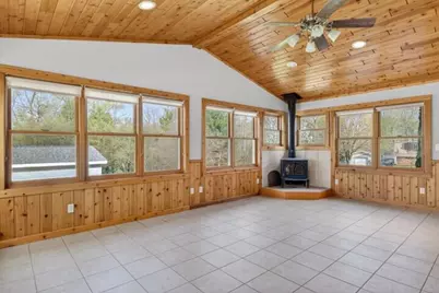 914  Hawthorne Dr, Howards Grove, WI 53083 - Photo 12
