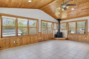 914 Hawthorne Dr, Howards Grove, WI 53083 - Photo 12