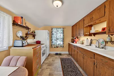 925 E Lincoln Ave, Milwaukee, WI 53207 - Photo 6