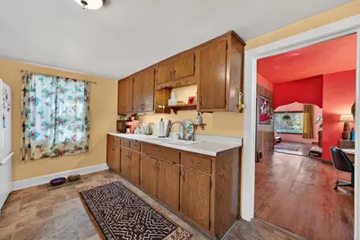 925 E Lincoln Ave, Milwaukee, WI 53207 - Photo 8