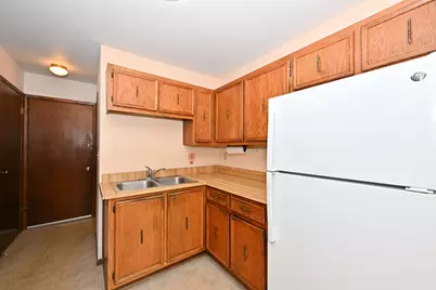 7365 S Delaine Dr, Oak Creek, WI 53154 - Photo 6