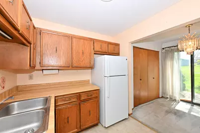 7365 S Delaine Dr, Oak Creek, WI 53154 - Photo 8