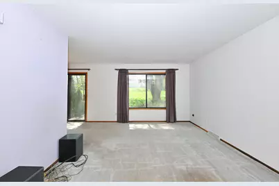 7365 S Delaine Dr, Oak Creek, WI 53154 - Photo 4