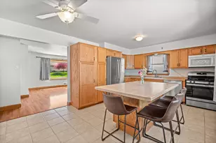 1790 Spruce Ct, South Milwaukee, WI 53172 - Photo 2