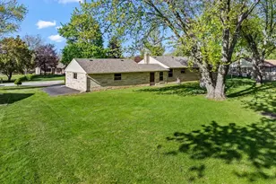 N69W13409 Harding Dr, Menomonee Falls, WI 53051 - Photo 34