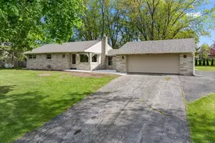 N69W13409 Harding Dr, Menomonee Falls, WI 53051 - Photo 2