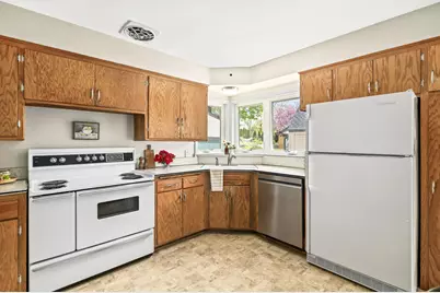 8628  Glencoe Cir, Wauwatosa, WI 53226 - Photo 18
