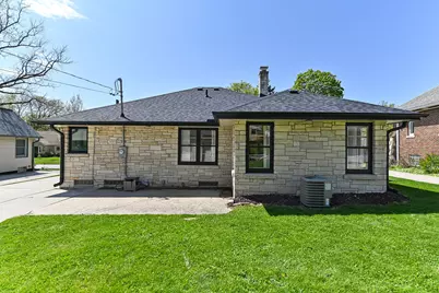 8628  Glencoe Cir, Wauwatosa, WI 53226 - Photo 36