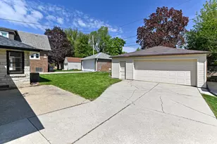 8628 Glencoe Cir, Wauwatosa, WI 53226 - Photo 34