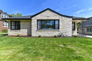 8628 Glencoe Cir, Wauwatosa, WI 53226 - Photo 2