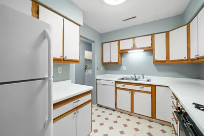 217  Franklin St #2H, Delavan, WI 53115 - Photo 12