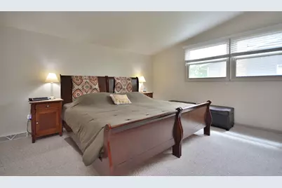 W224N2618  Ridgewood Ln, Pewaukee, WI 53186 - Photo 12