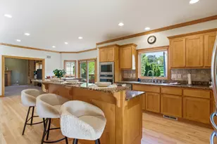 N36W22663 Long Valley Rd, Pewaukee, WI 53072 - Photo 18