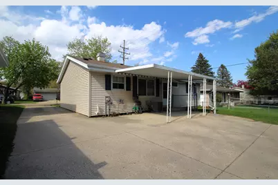 2111  Canary St, West Bend, WI 53090 - Photo 24