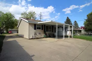 2111 Canary St, West Bend, WI 53090 - Photo 24