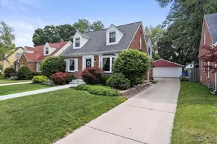 4942 N Berkeley Blvd, Whitefish Bay, WI 53217 - Photo 2