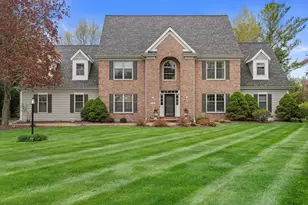 126 Hickory Dr, Delafield, WI 53018 - Photo 2