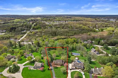126  Hickory Dr, Delafield, WI 53018 - Photo 4