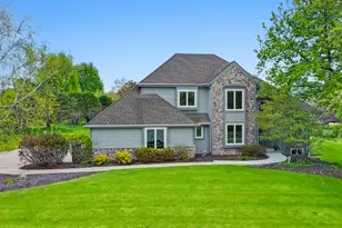 W292N3634 Stillmeadow Rd, Delafield, WI 53072 - Photo 2