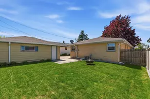 4248 S 91st Pl, Greenfield, WI 53228 - Photo 6