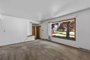 4248 S 91st Pl, Greenfield, WI 53228 - Photo 14