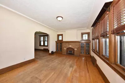 3737 W Miller Ln, Milwaukee, WI 53208 - Photo 8