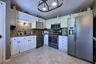 478 Park Ave, Burlington, WI 53105 - Photo 2