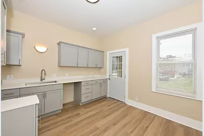 2825 W Juneau Ave, Milwaukee, WI 53208 - Photo 18