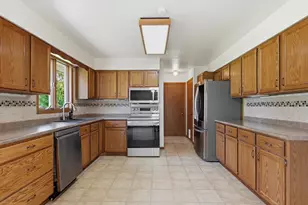 1412 Field Tree Ln, Oostburg, WI 53070 - Photo 2