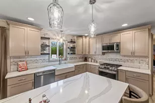 W326S7350 Cabriolet Ct, Mukwonago, WI 53149 - Photo 6