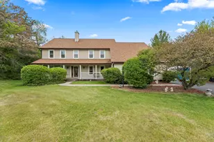 W326S7350 Cabriolet Ct, Mukwonago, WI 53149 - Photo 2